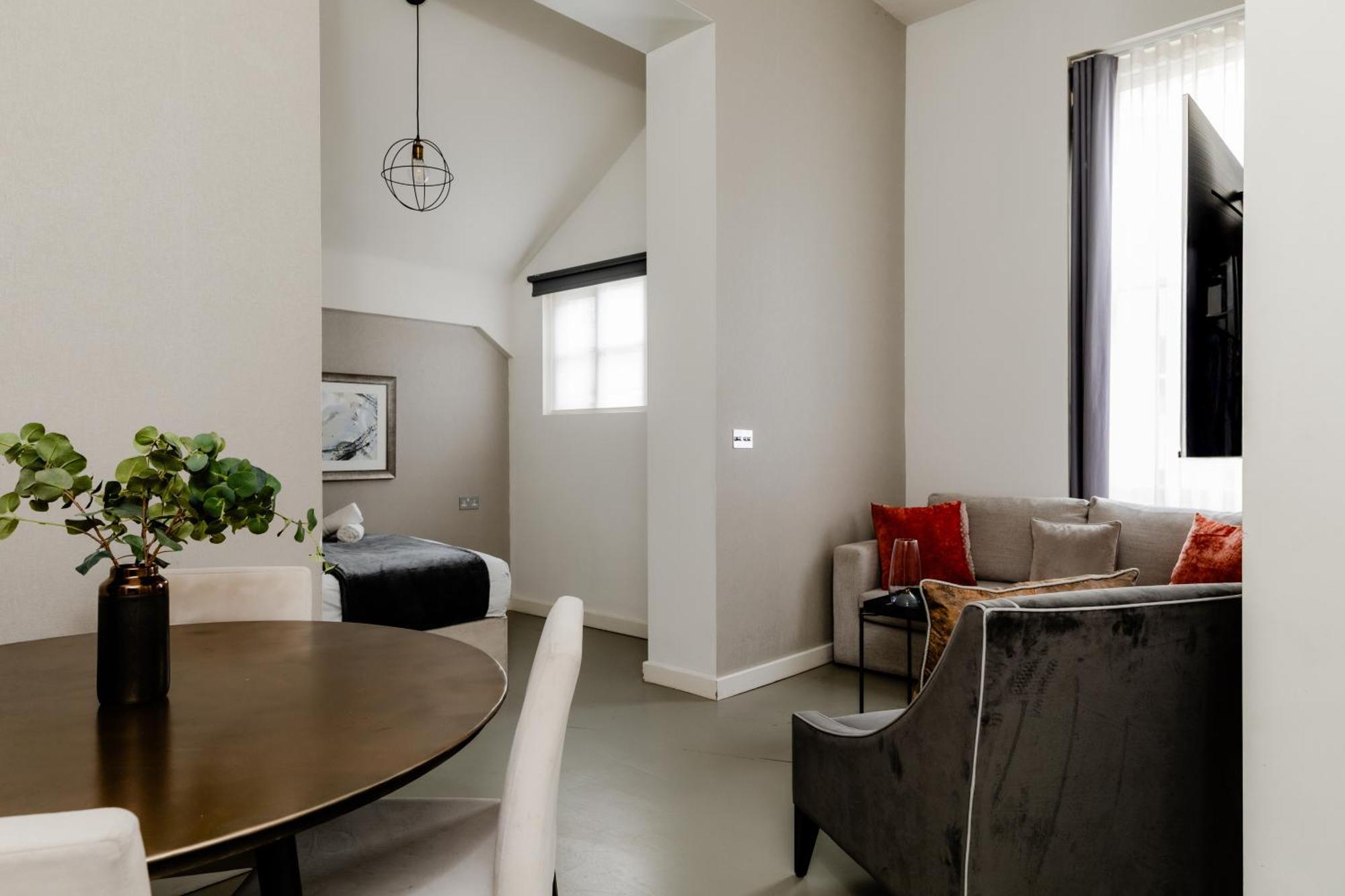 High Street Kensington Apartment *