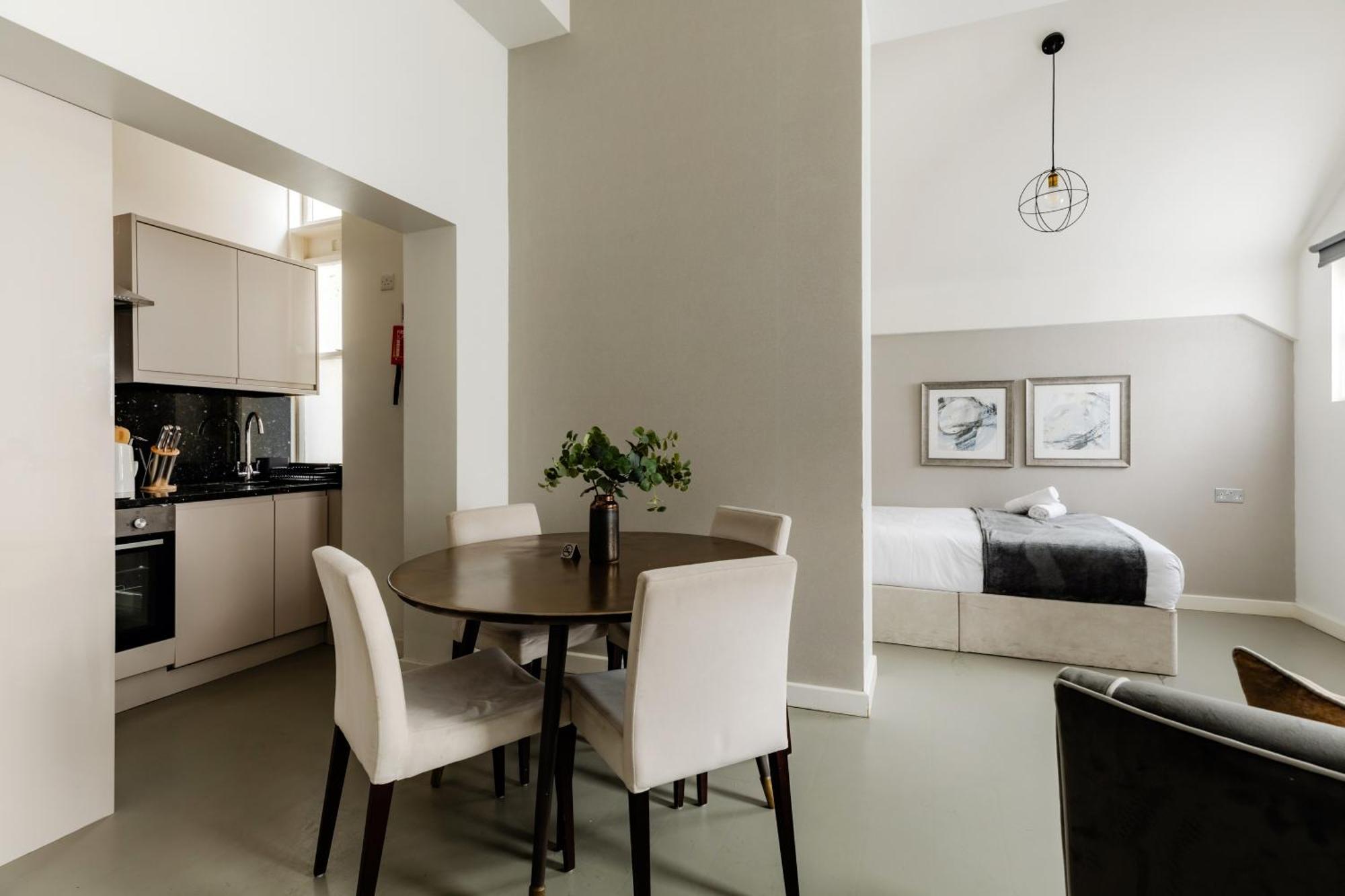 High Street Kensington Apartment *